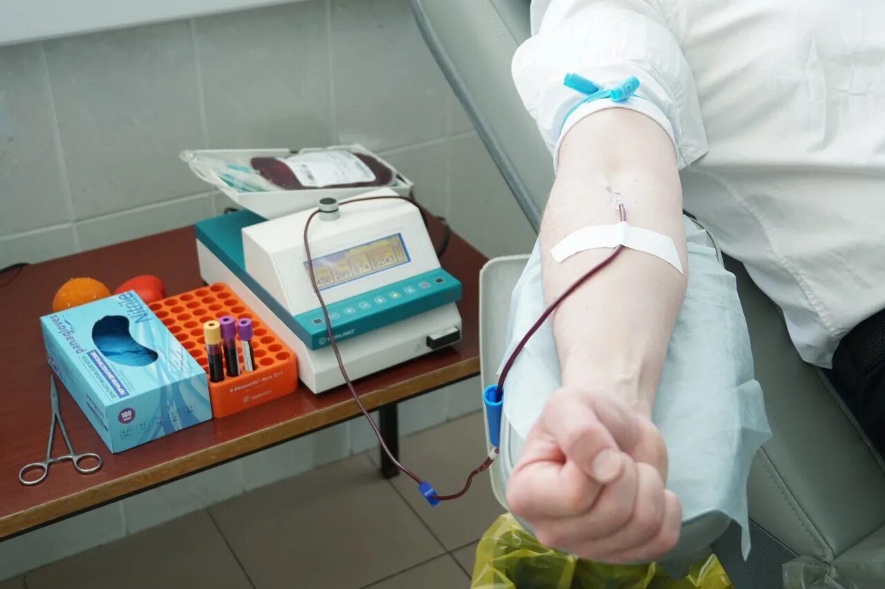 Оборудование для переливания крови.