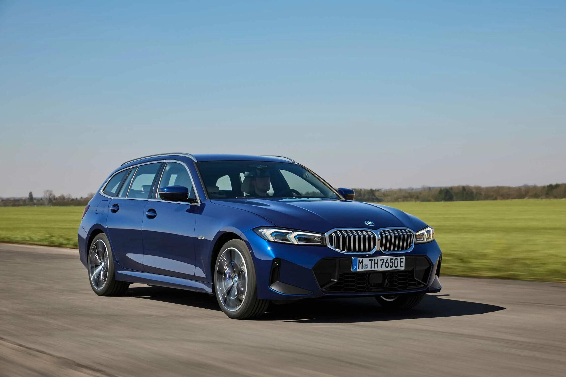 Бмв туринг 2025. Bmw 3 series 2025. bmw универсал 2025. bmw 3 series 2025. бмв 320 2025.