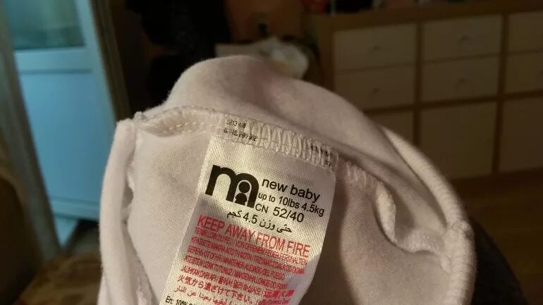 Как снять бирку. Следы клея на одежде. Как убрать этикетку с одежды. Способы крепления бирок. Как убрать этикетку с одежды.