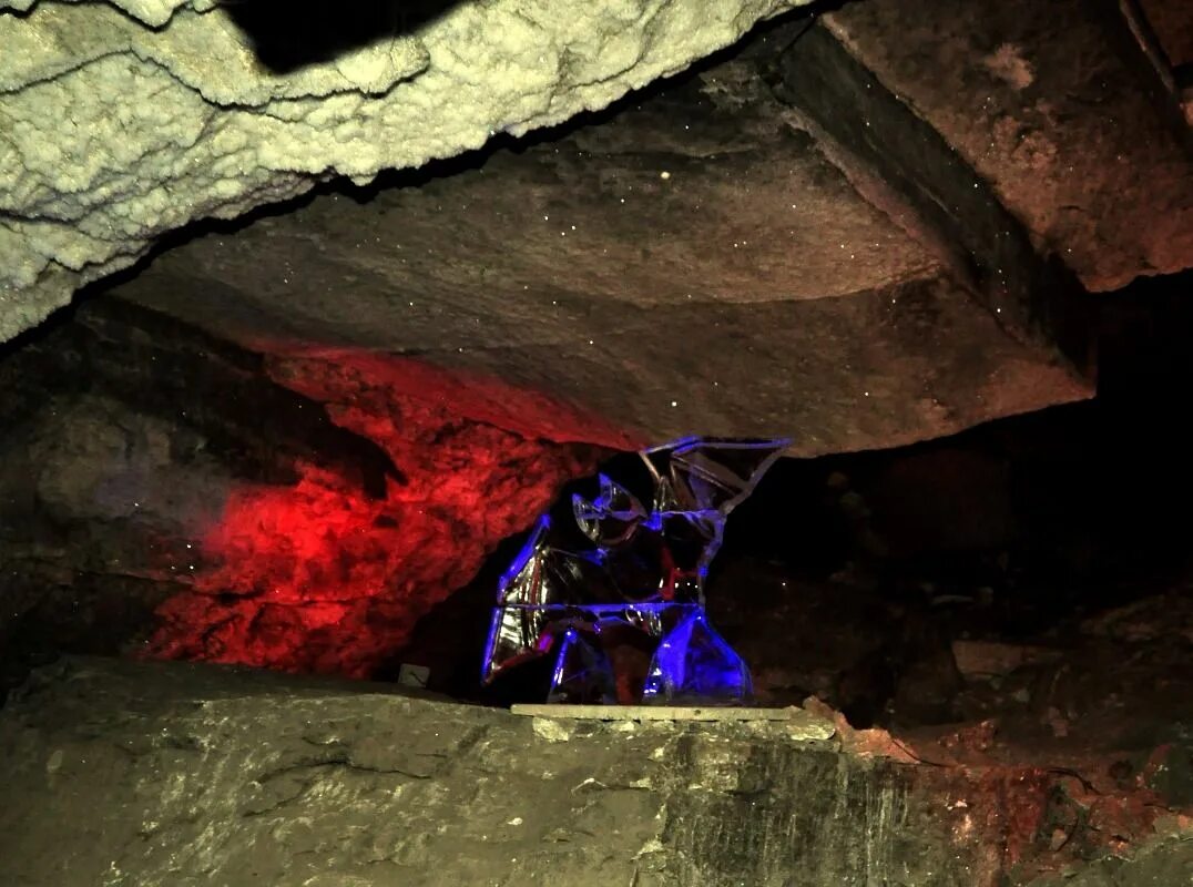 Кунгурская ледяная пещера грот великан. Кунгурская ледяная пещера 2021 график. Камень грешника кунгурская пещера. Кунгурская ледяная пещера камень грешников. Ледяная пещера кунгур.