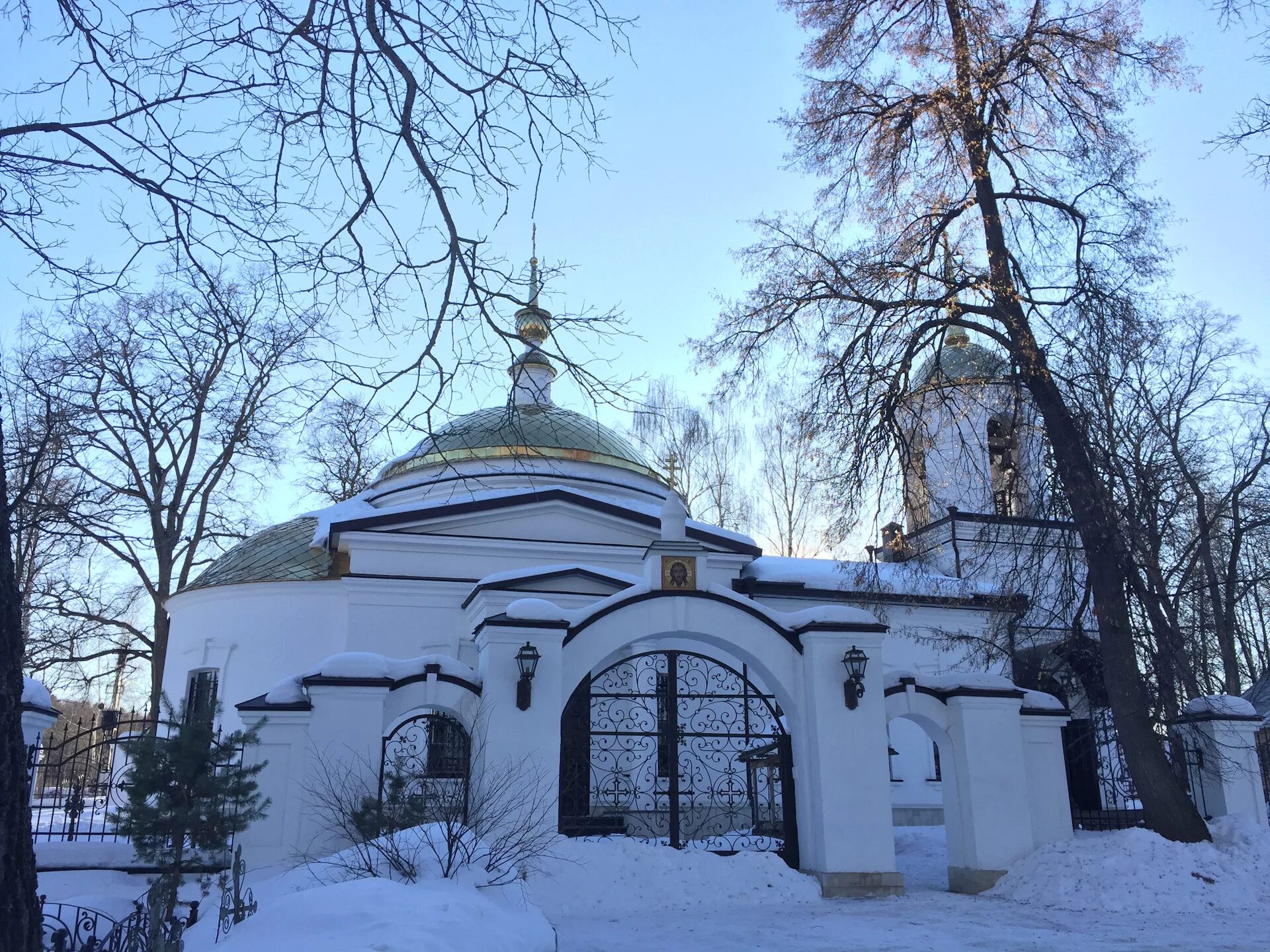 Кутепово храм Архангела Михаила Калужская область. Церковь в Кутепово Калужской области. Церковь Архангела Михаила в Кутепово, деревня Кутепово. Храм Архангела Михаила Кутепово Жуковский. Летово храм архангела михаила