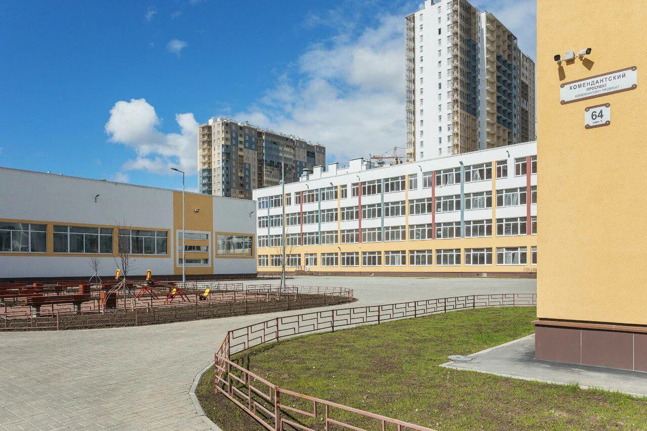 School spb. Школа 573 Приморского района Санкт-Петербурга. Школа 575 Приморского района Санкт-Петербурга. Школа 573 Приморского района Санкт-Петербурга официальный сайт. Школа 573 чистое небо.