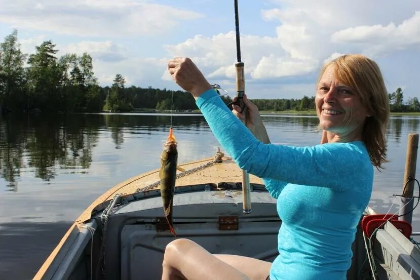 Вуокса рыбалка. Озеро Вуокса рыбалка. Озеро Вуокса Ленинградская область рыбалка. Рыбалка на озере летом.