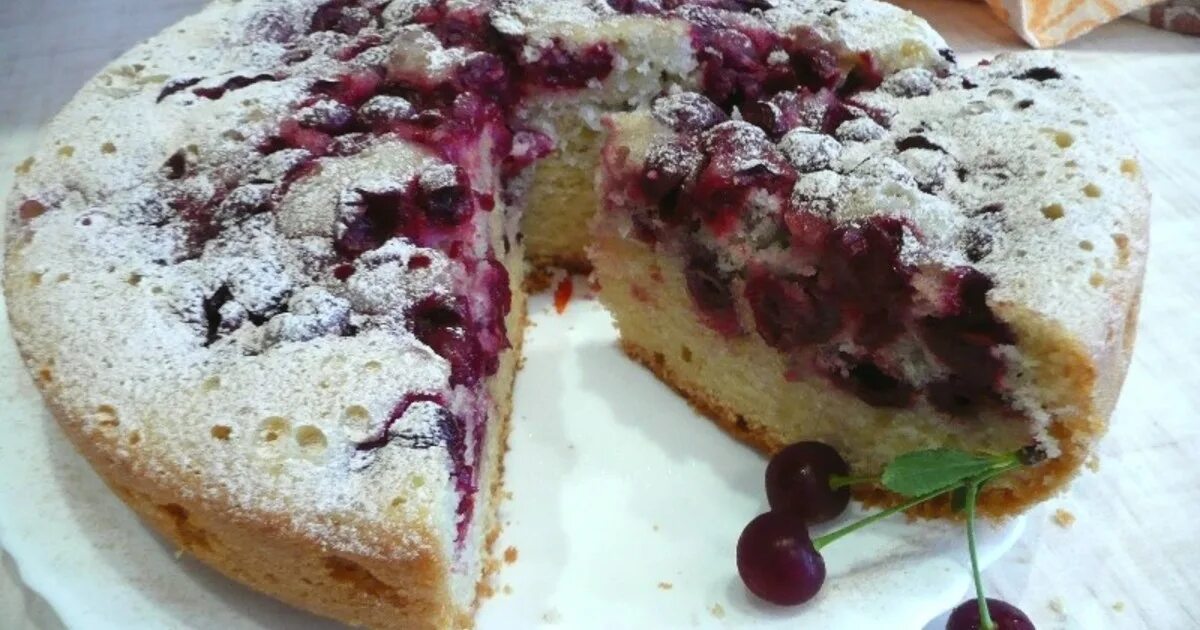 Пирог с вишней в мультиварке. Пироги с вишней в мультиварке рецепты. Пирог с черешней. Пирог с вишней. Вишневый клафути.