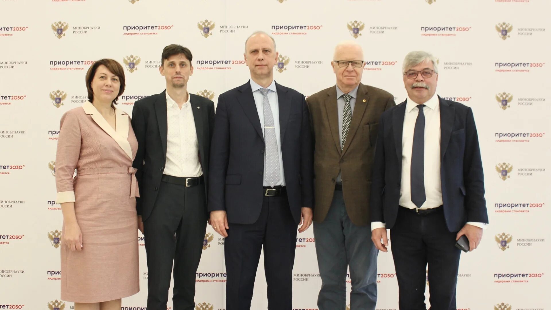 Программу академического лидерства приоритет 2030. Волггту приоритет 2030. логотип волггту приоритет 2030. волгоград в 2030 году. приоритет 2030 минобрнауки белгород.