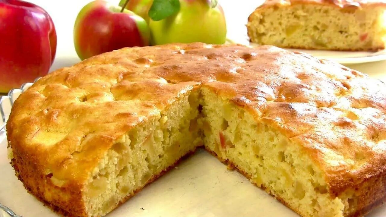 Как приготовить пирог шарлотка с яблоками. Пирог с яблоками в духовке пошаговый. шарлотка с яблоками простой и вкусный. шарлотка с яблоками на кефире в духовке простой. бездрожжевые пироги с яблоками.