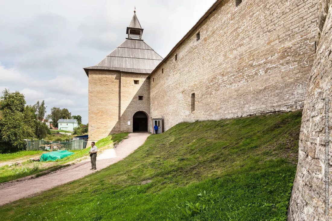 Воротная башня. Староладожская крепость (крепость старая ладога). староладожский музей-заповедник. староладожская крепость музей воротная башня. воротная башня старая ладога.