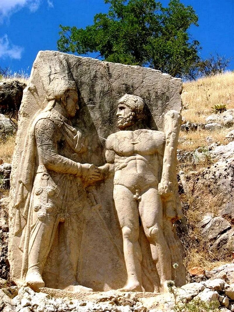 Мустафа ататюрк памятник анталия. Немрут гора пантеон армянских. Исторические памятники турции. Памятник ататюрку в измире. Достопримечательности кушадасы т.