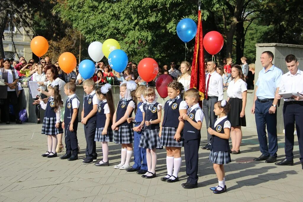 Школа 1 михайловск ставропольский. 4 Школа Ставрополь Михайловск. 20 Школа Ставрополь. Школа 1 Михайловск Ставропольский край. 1 Школа Ставрополь.