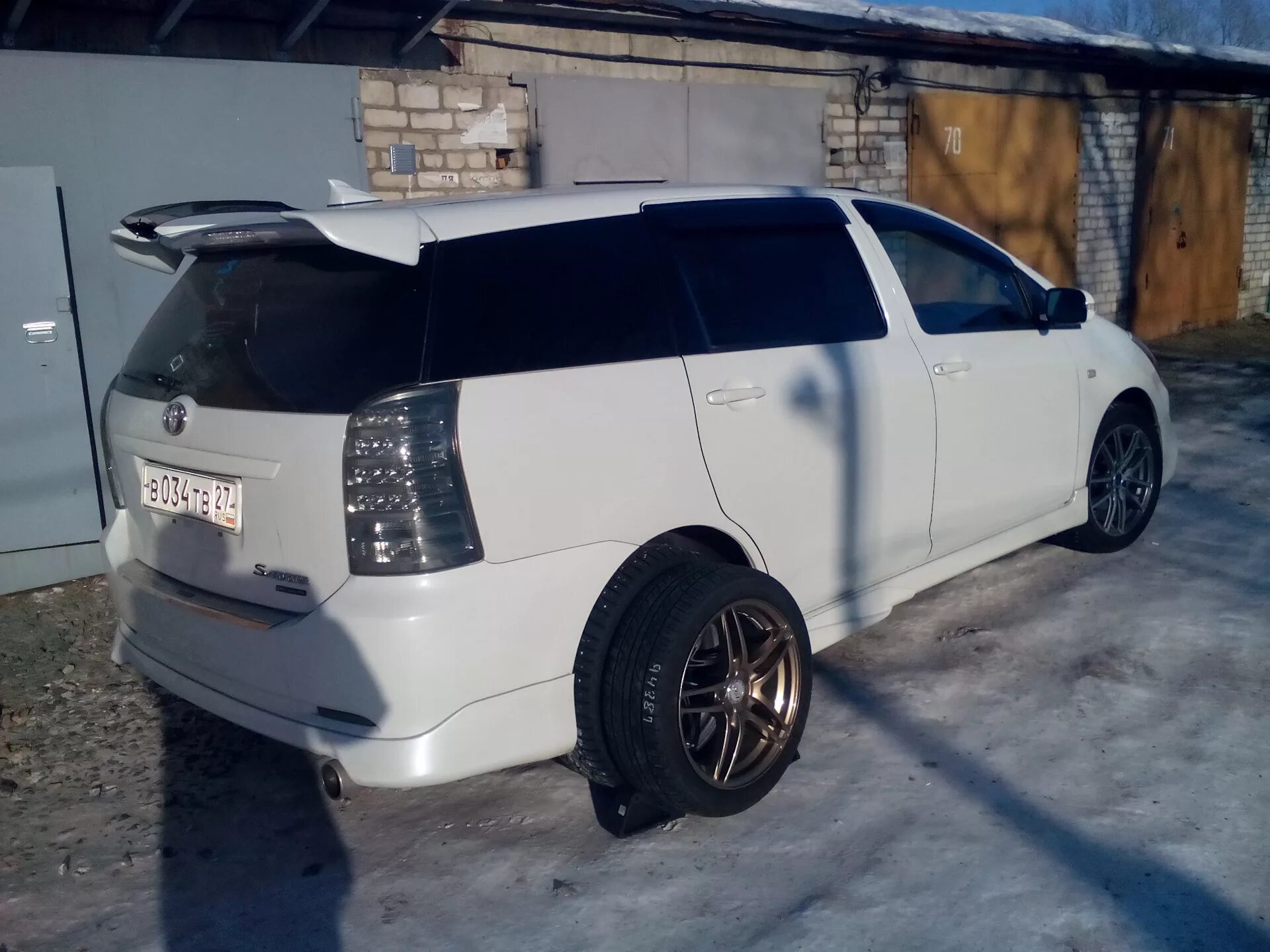 Wish тюнинг. Toyota wish 2005. toyota виш 2005. toyota wish tuning. тойота виш 2005 тюнинг.