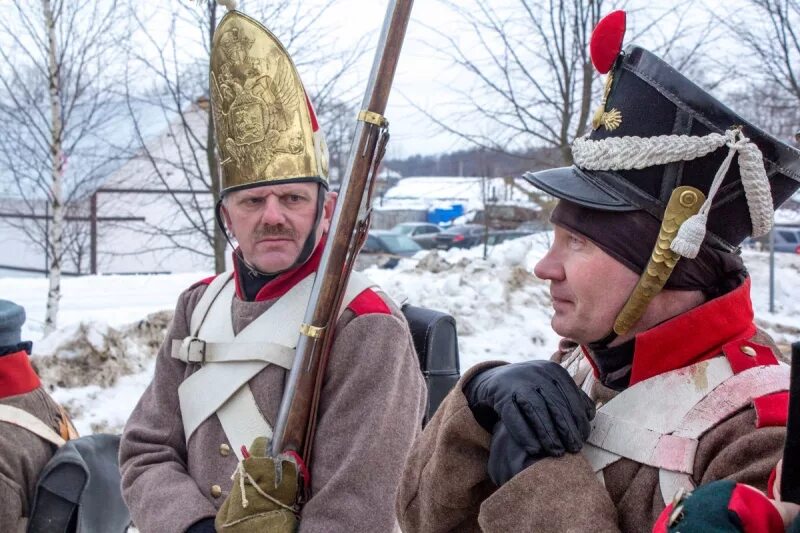 Добавляющий реконструктор. Французы 1812 реконструкторы. реконструкция 1812 года бородино. реконструкторы наполеоновских войн. исторические реконструкторы.