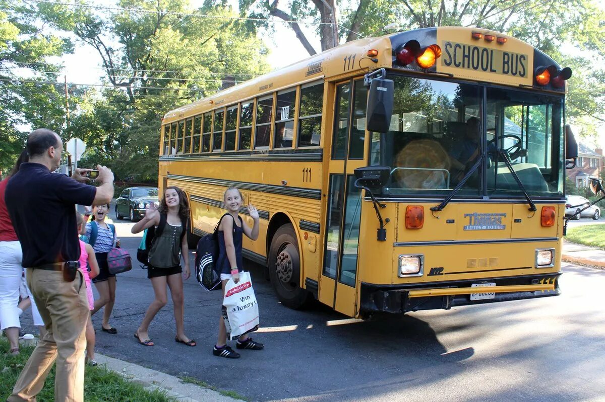 Автобус дол. Школьный автобус. Американский автобус. Школьный автобус в Америке. Школьный автобус в Австралии.