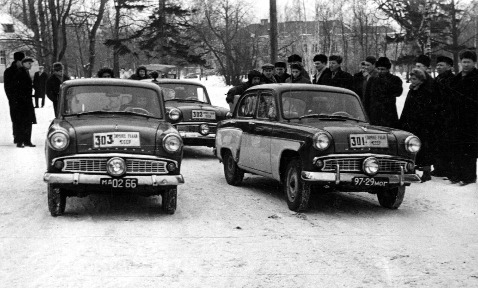 Москвич военных лет. Машины СССР. Старые машины СССР. Советские номера. Зима СССР автомобили.