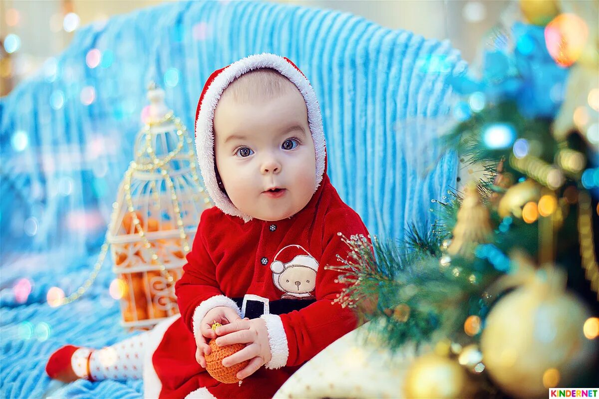 детская новогодняя фотосессия. новогодние подарки для детей. новый год дети. новогодние каникулы. мальчик новый год.