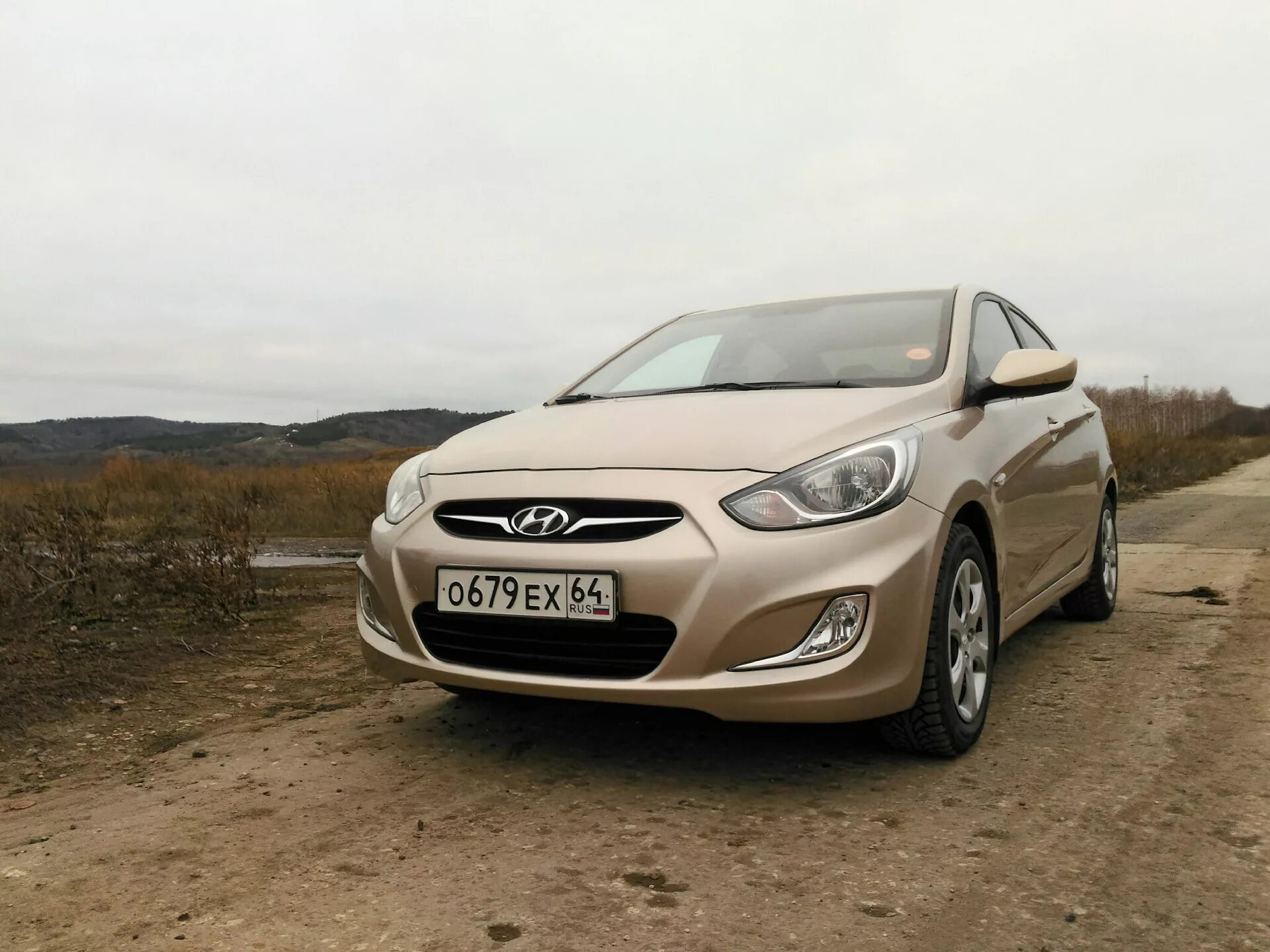 Solaris 2013. Hyundai Solaris 2013. Hyundai Solaris 2012 бежевая. Hyundai Solaris бежевый. Купить солярис в ставропольском