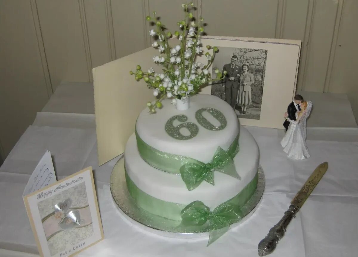 Совместное 60 летием. Подарок на бриллиантовую свадьбу. Торт на брильянтовую свадьбу. Торт на бриллиантовую свадьбу. Торт на бриллиантовую свадьбу 60 лет.