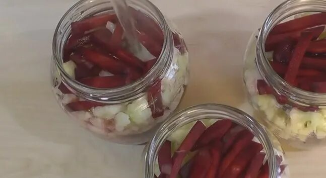 Маринованная свекла. Свёкла на зиму в банках. Свекла в банках. Маринованная свекла в банках. Консервированная свекла на зиму.