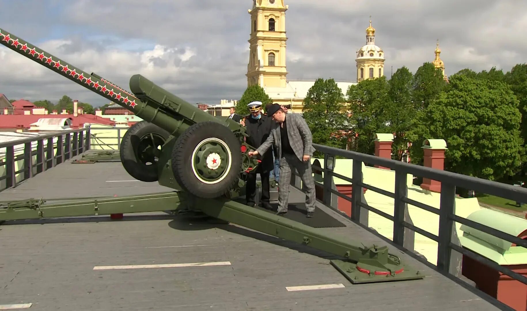 Во сколько стреляют в петропавловской. Пушки Петропавловской крепости в Санкт-Петербурге. Полуденный выстрел с Петропавловской крепости.