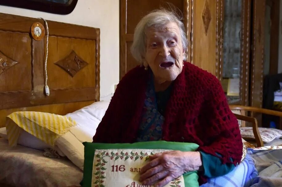 Ей 107 лет. Ей 107 лет. Ей 107 лет. Женщине 107 лет. Ей 107 лет.