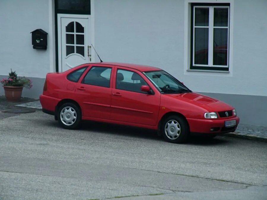 Поло 3 поколения. Volkswagen Polo Classic 2000. Volkswagen Polo sedan 2000. Volkswagen Polo 1995 седан. Volkswagen Polo 3 Classic.