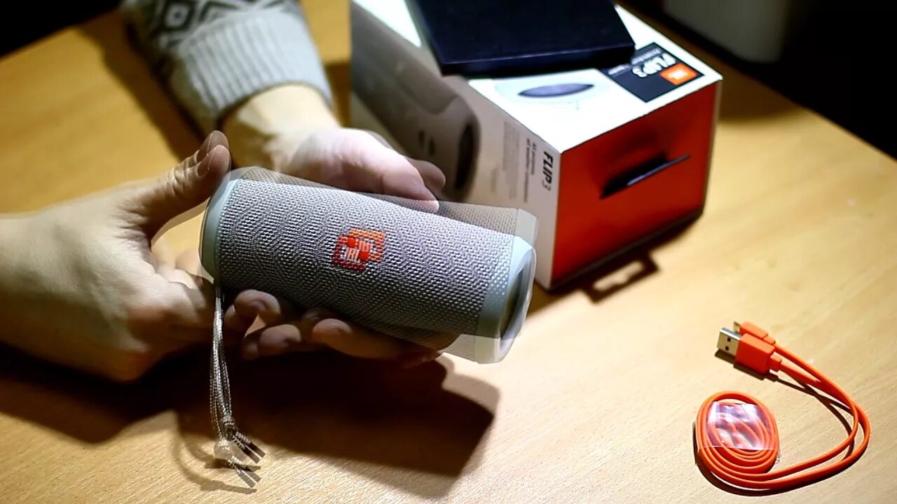 Как можно зарядить колонку. Колонка JBL Flip 3. JBL Flip 3 Mini. Колонка JBL Flip 3 разъем. Колонка JBL Flip 3 водонепроницаемая.