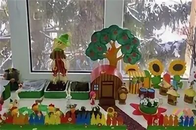 Огород на подоконнике в детском. Огород на окне. Огородик в детском саду на подоконнике. Мини огород для детского сада в группе. Огород на окне младшая группа.