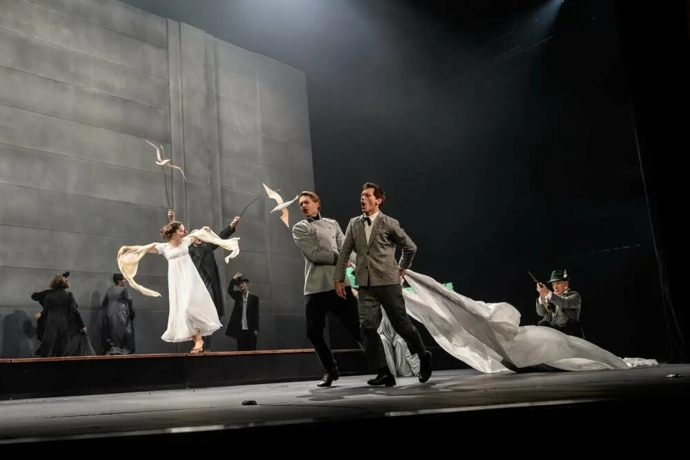 Театральный тур. Современный театр. Основные цели и задачи театра. Через театр. Театр в школе.