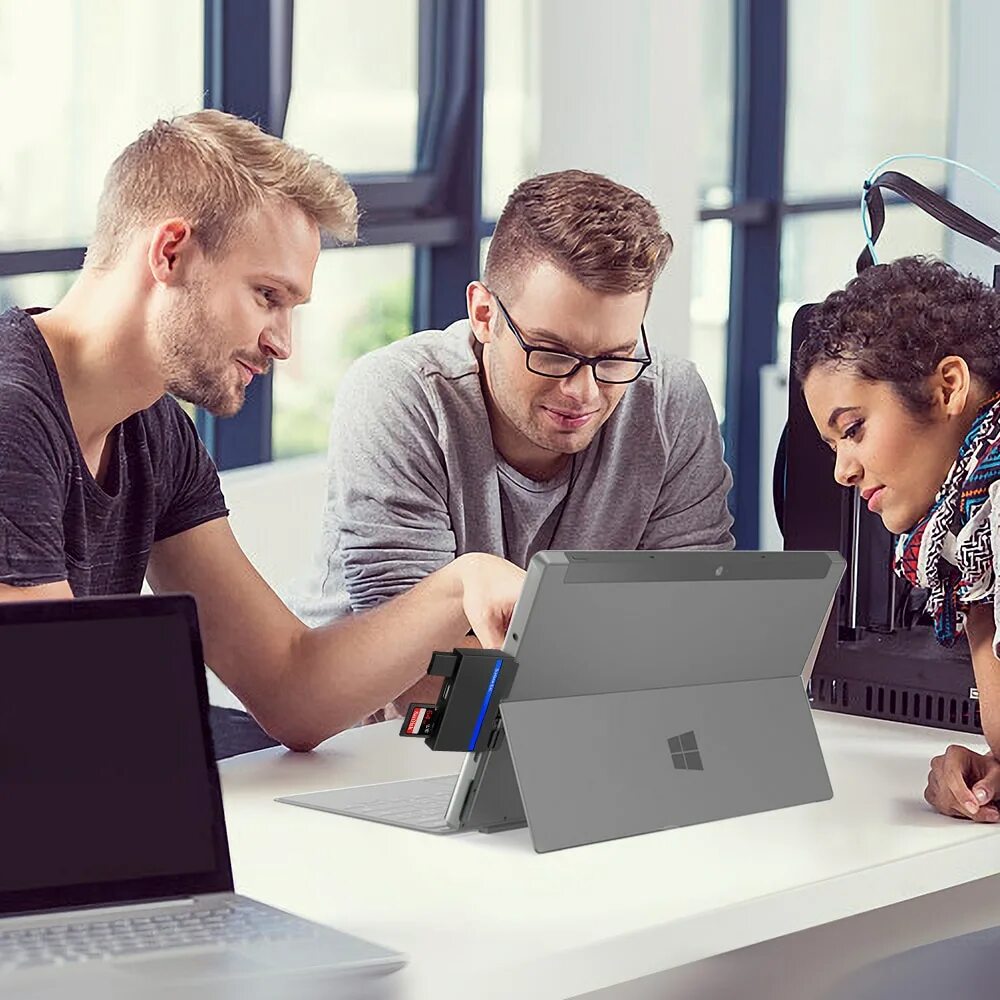 Фото мужчина фриланс. Люди в офисе. Фриланс-старт бизнес. Профессия копирайтер. Start working at 3.