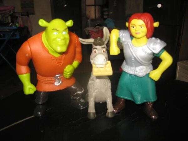 Макдональдс шрек 2010. Фигурки шрек макдональдс. Игрушки из макдональдса шрек. Игрушки хэппи мил шрек. Шрек макдональдс 2007.
