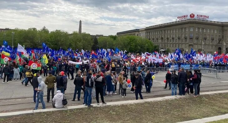 Шествие 1 мая. Майская демонстрация. Демонстрация окончания. Демонстрация 1 мая. Первомай парад ссср.