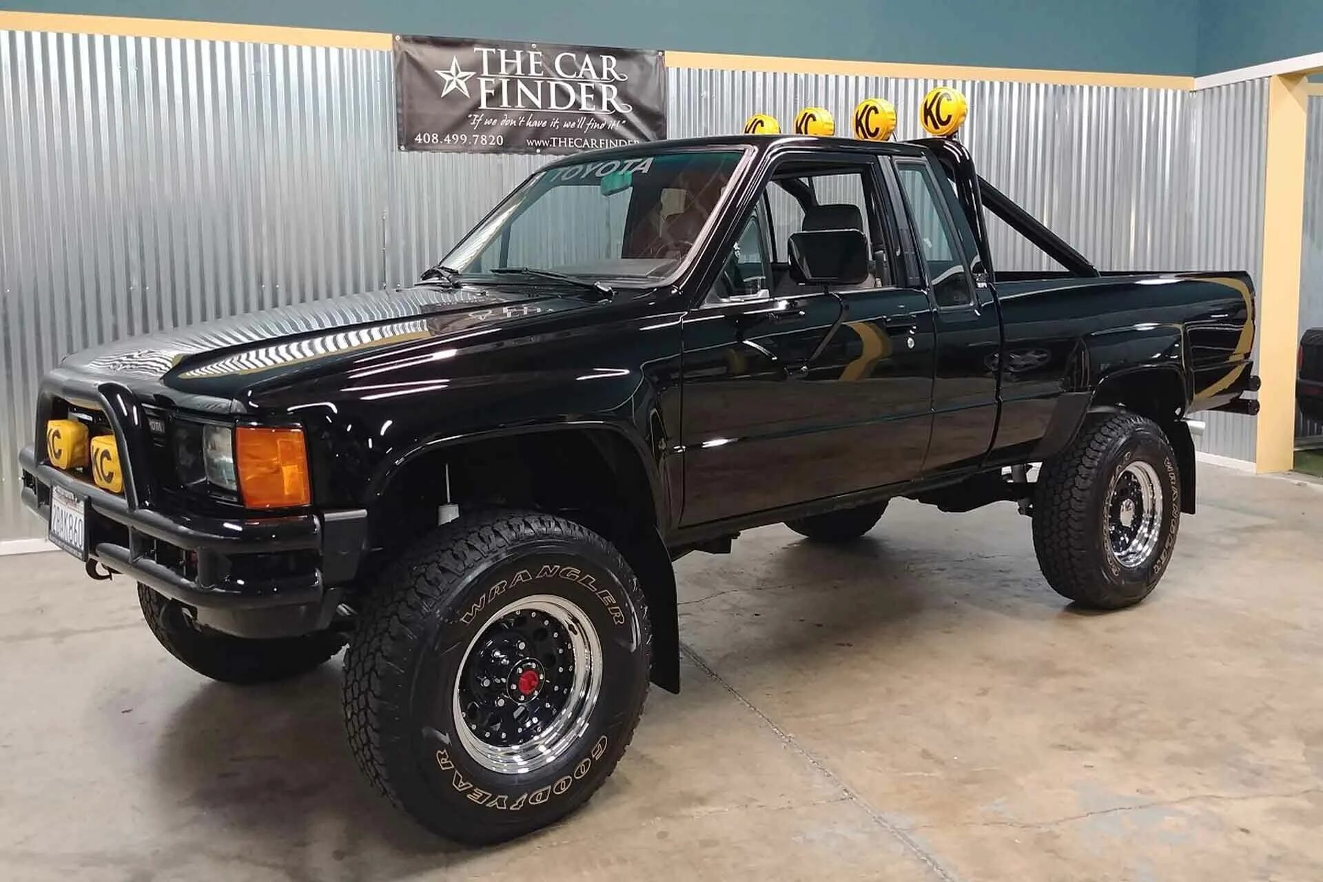 Toyota 1985 pickup back. 1985 toyota sr5 xtra cab. Пикап из назад в будущее. 1985 toyota sr5 xtra cab. Пикап из назад в будущее.