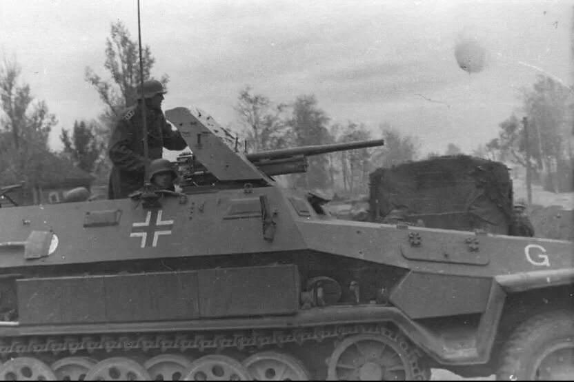 Sd kfz 251 c. Sd kfz 251/10. sd.kfz. 251. sd kfz 251/10 ausf.c hanomag. бтр hanomag sd kfz 251.