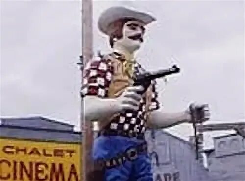 Синглтон черные паруса актер. Забор под током. Чёрные паруса флинт в поединке. Ельцин пописал на колесо. Забор ток.