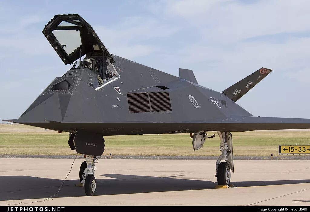 84-0811 Lockheed F-117A Nighthawk United States - US Air Force (USAF) Chris Star