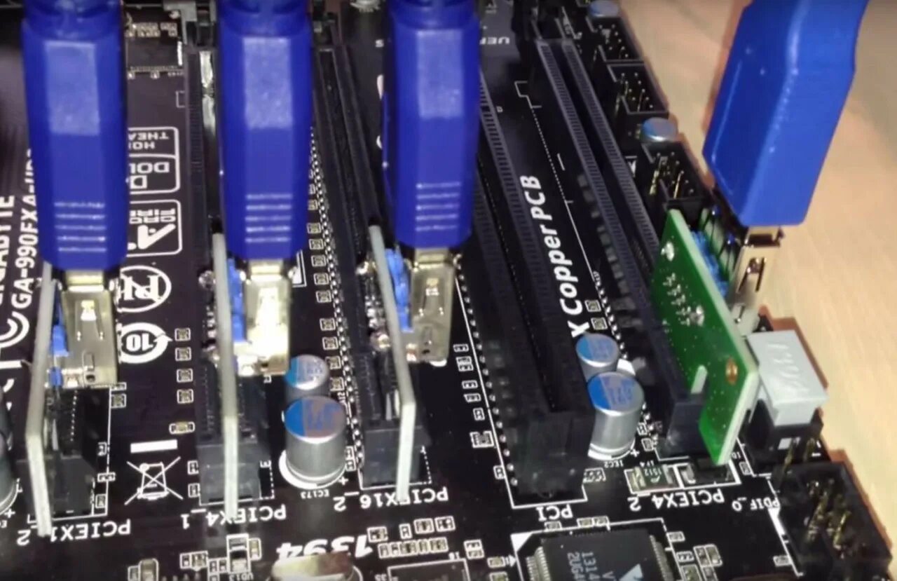 E 16 x 0. PCI-E В PCI-E x16. Райзер PCI-E x16 для видеокарты. Riser Ultra м.2 > PCI-E. Рейзер для материнской платы 1u.