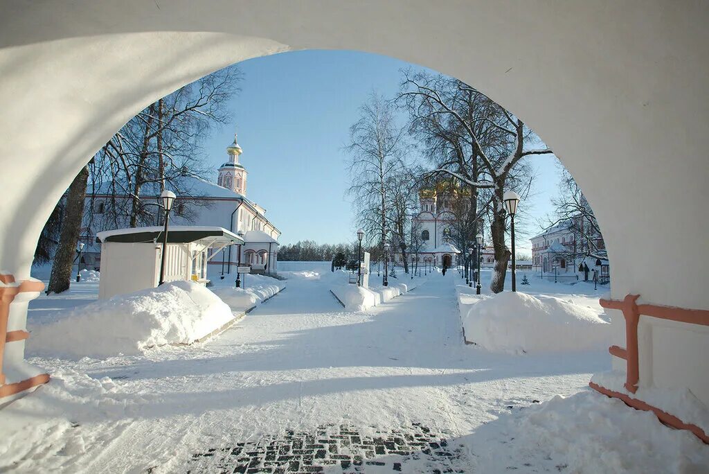 Валдайский Иверский монастырь зима. Валдай зимой монастырь. Валдай Великий Новгород. Великий Новгород Валдай зимой. Не всегда зима на валдае холодная