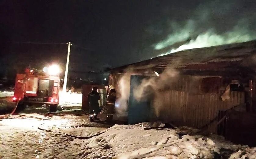 Пожар в быту. Пожар 11 января 2023. Пожар Зверево Октябрьский. Пожары в быту на производстве. Октябрьский сгорел