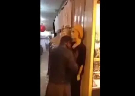 Видео пристали жене