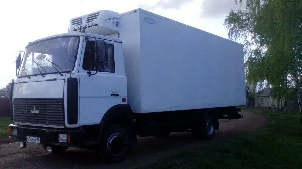 Маз 5516 ранний. Маз 5516х5-480-050. Маз 5516х5. Маз 5336 рефрижератор. Капот маз 5336.