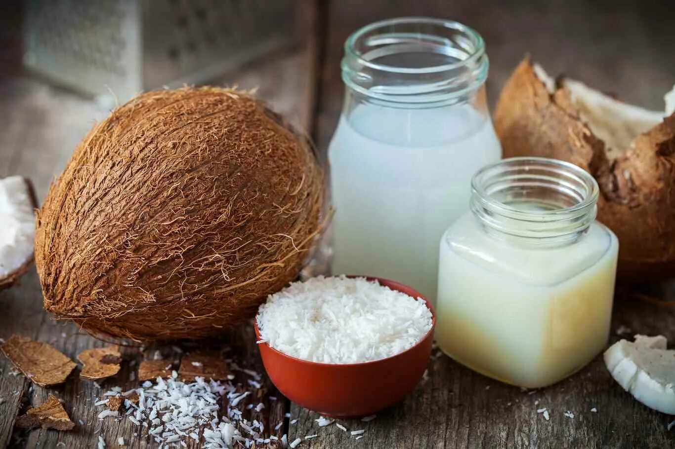 Можно ли кокосовое молоко в пост. Молоко из кокоса. Продукты из кокоса. Продукция из кокосового масла. Кокосовое молоко из кокосовой стружки.