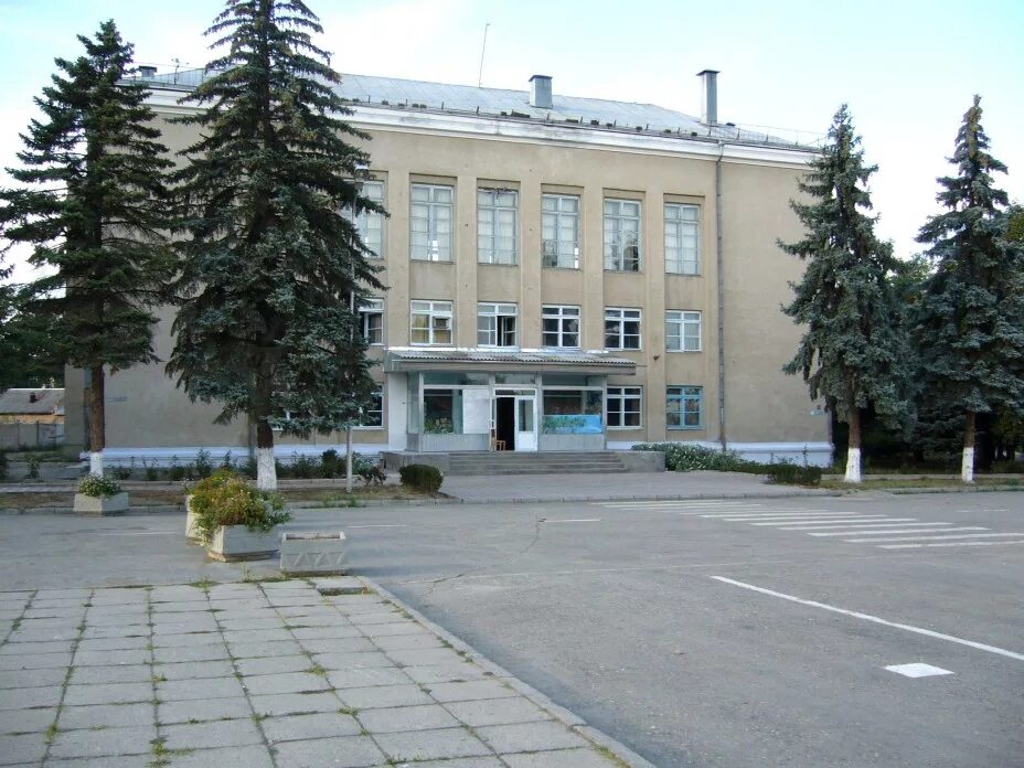Маздок или моздок столица чего. Моздок северная осетия. моздок центр города. площадь города моздок. моздок красная площадь.