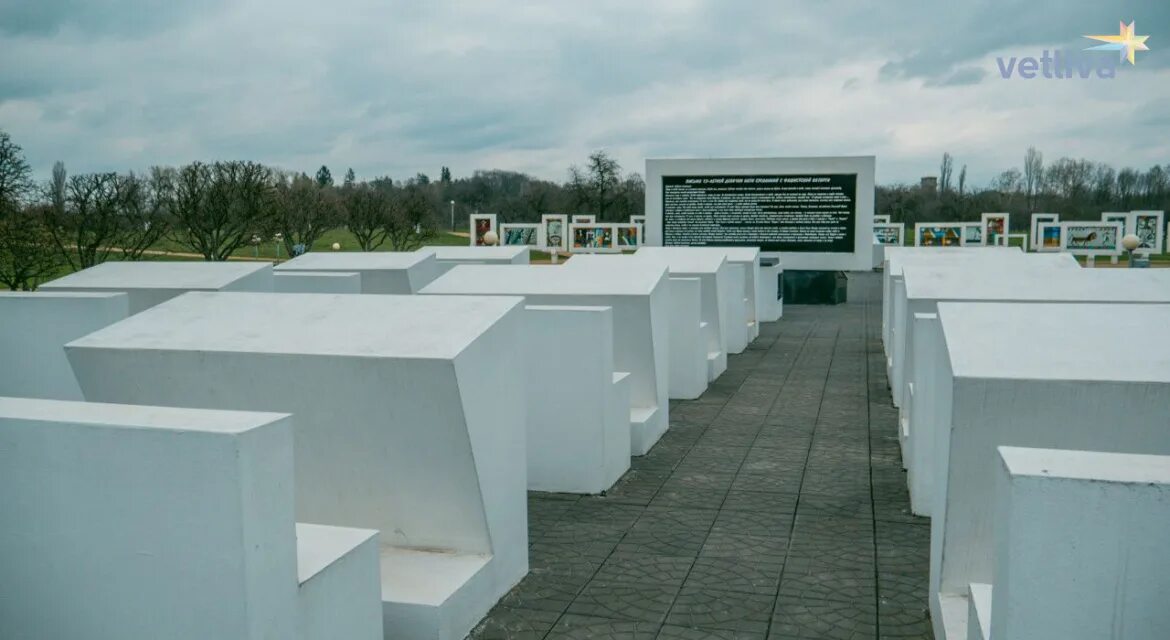 Красный берег мемориальный комплекс. Мемориал красный берег в Беларуси. Мемориал на месте детского концлагеря, деревня красный берег.