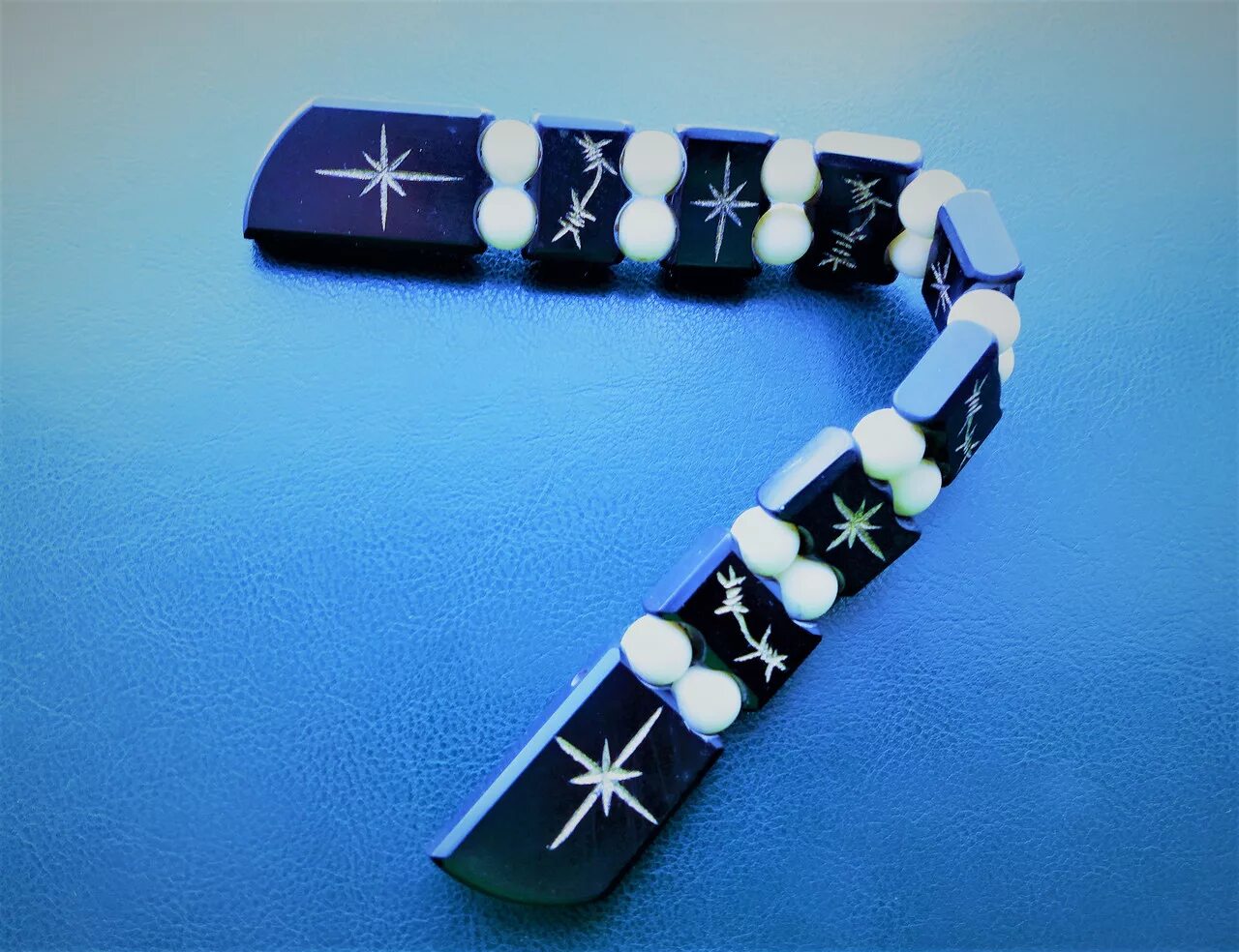 Четки змейка. Песня четки четко. Песня четки четко. Песня четки четко. Анатолий арбузов чётки.