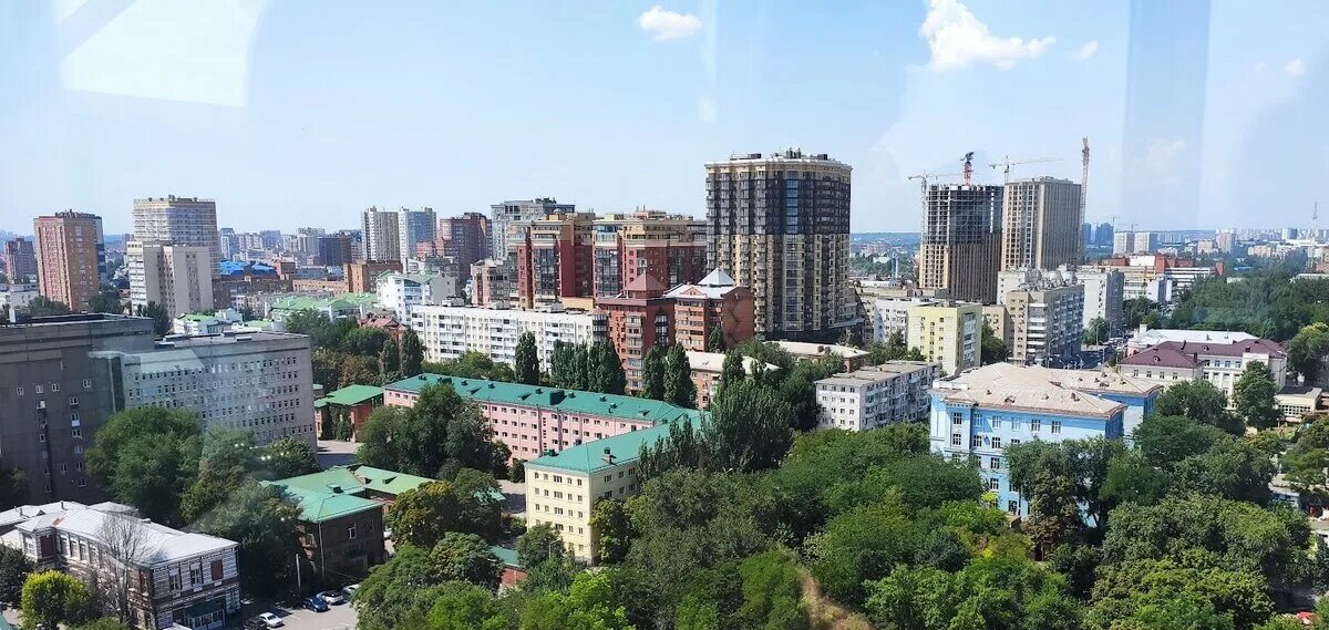 Шумно в ростове. Шумно в ростове. Поток машин. Город ростов на дону театральная площадь. Ростов-на-дону малиновского потоп.