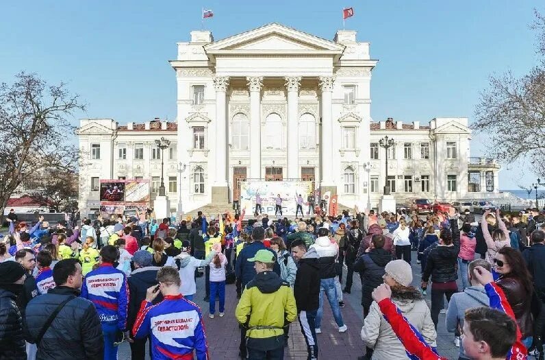 Севастополь люди. Зарядка в Севастополе. Новости Севастополя. Новости Севастополя сегодня.