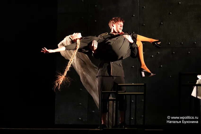 Мещане' спектакль мхт им. Театр современник мещане. Мещане мягков спектакль. Мещане мягков спектакль. Танцы 1955.