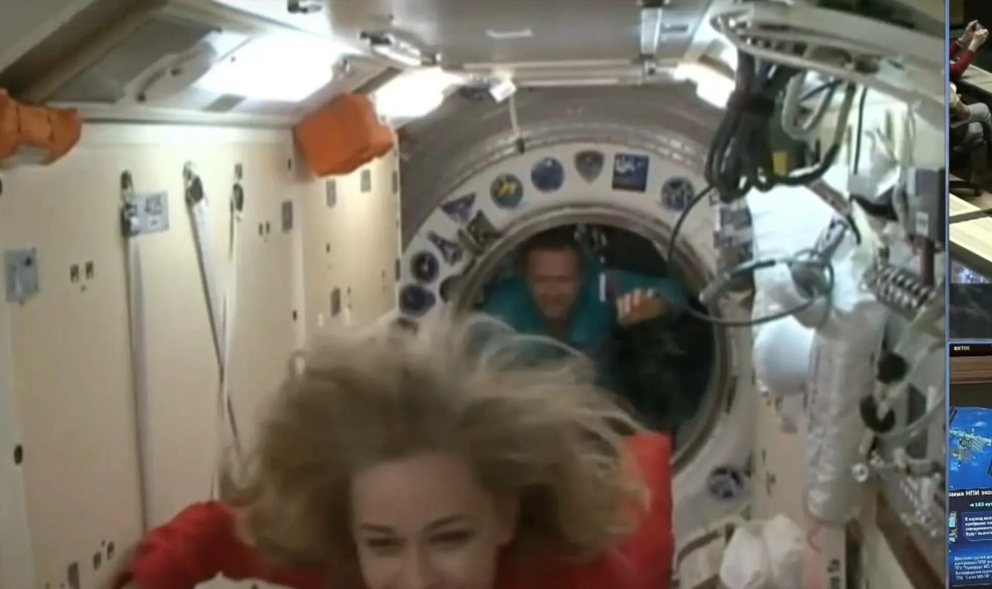 Юлия пересильд фильм вызов. Фильм снятый на мкс. Пересильд юлия космос экипаж. Юлия пересильд в галчонком в космосе. Юлия пересильд участок.