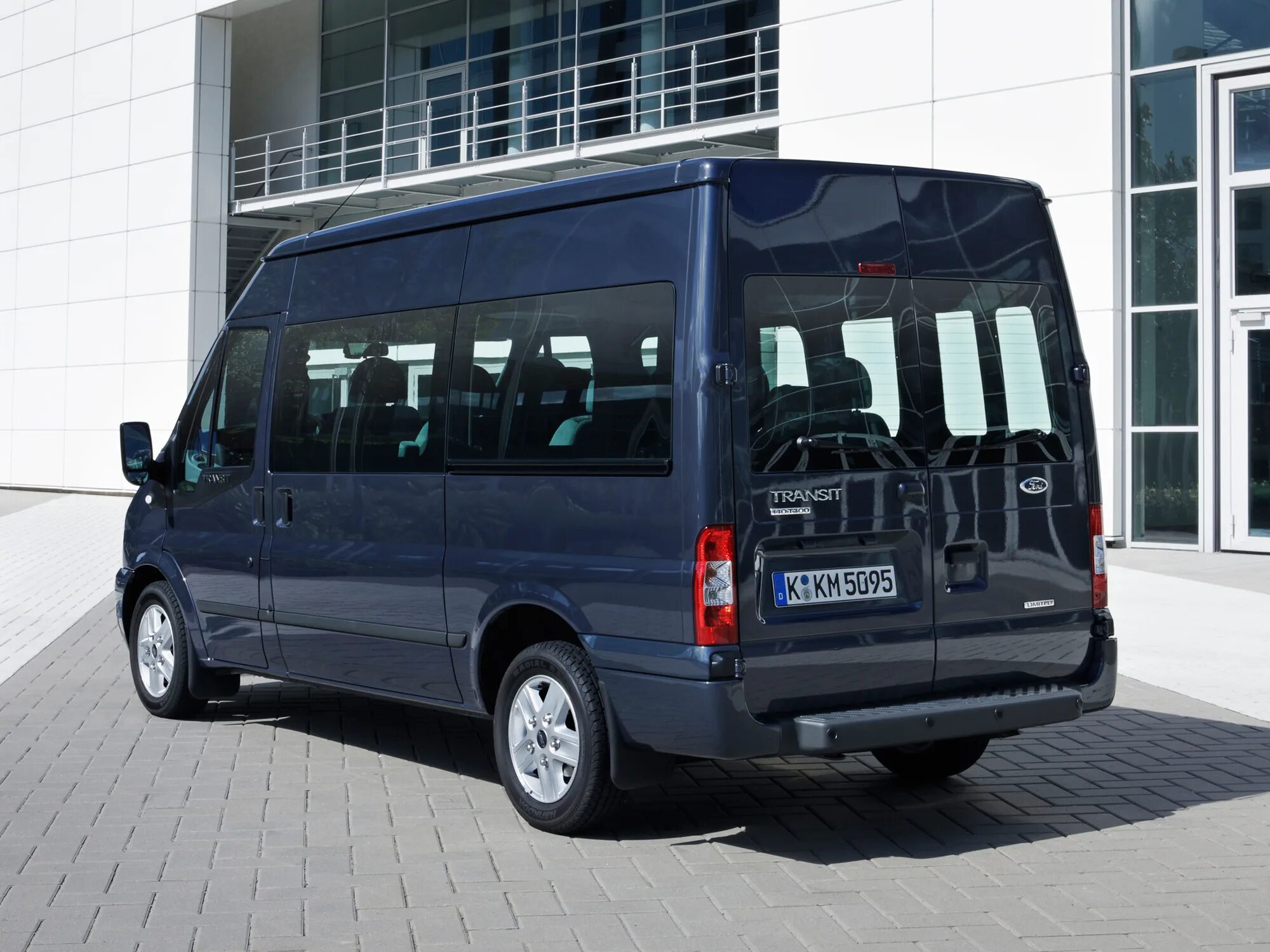 Ford Transit 2011. Ford Transit 2011 микроавтобус. Форд Транзит 2011 пассажирский. Форд Транзит Комби 300.