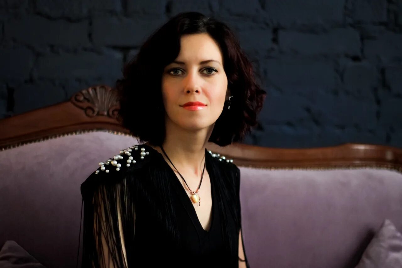 Matrix кадры. Девочки живут. Один из любимцев девочек. Девочка живущая в сети. Девушка живущая в сети.