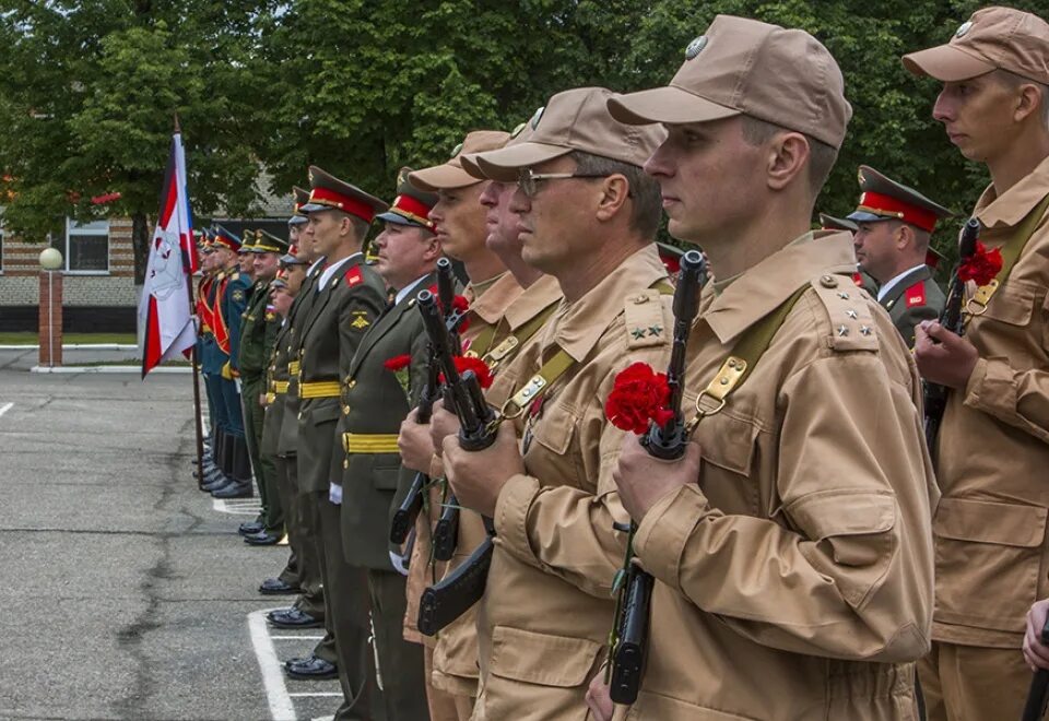 Воинское поощрение. Международный противоминный центр Вооруженных сил России. Награждение военных. Фотосессия награждения военнослужащих. Вручение военных наград.